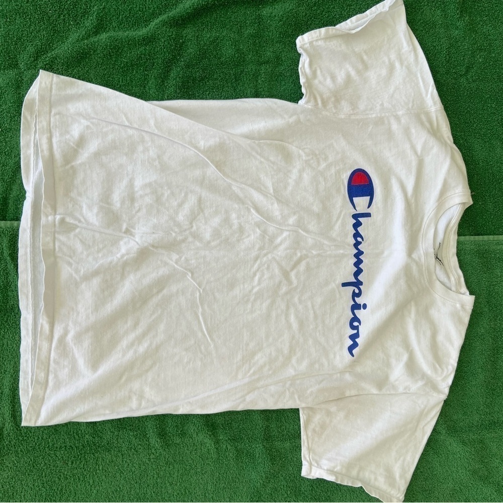 Champion t shirt size medium